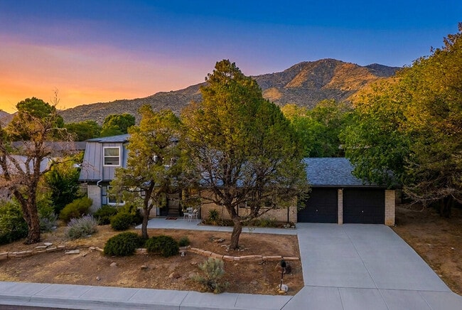 Photo - 3008 Matador Dr NE