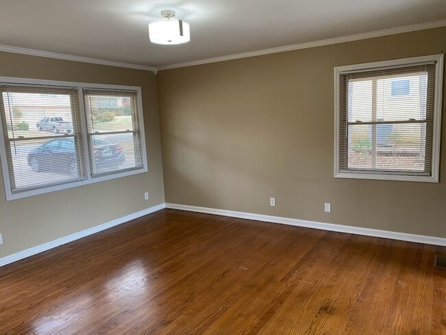 Photo - 2103 Chambers Dr NE