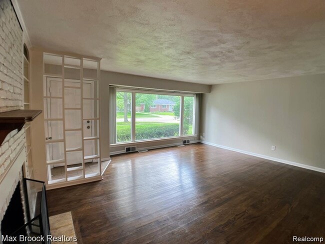 Photo - 27422 Lexington Pkwy