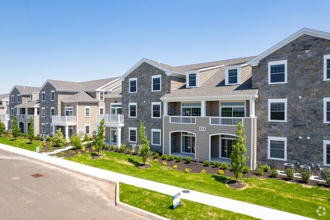 Mainland Pointe
