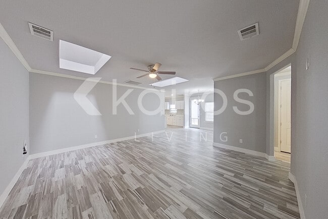 7404 Mosley St