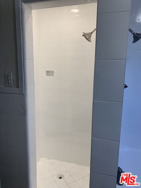 Photo - 627 W 79th St