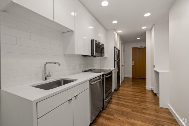 1BR, 1BA - 650SF