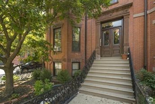 Building Photo - 351 Beacon St Unit 5 Rental