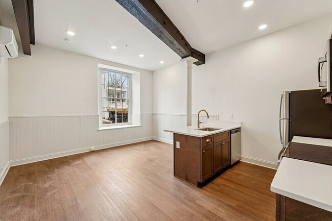 Photo - 401 Martin St