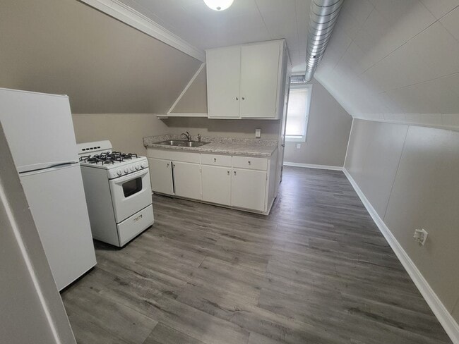 Photo - 605 41st St Unit Upper
