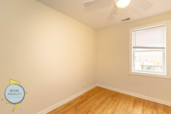 Photo - 3347 N Clark St