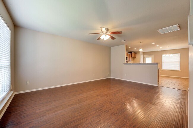 Photo - ** $500 Off Move-in Special ** Gorgeous 4 ...