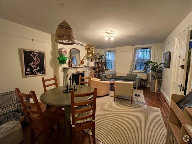 Building Photo - Beautifully maintained 1 bed 1 bath in pri... Unit 1 Rental