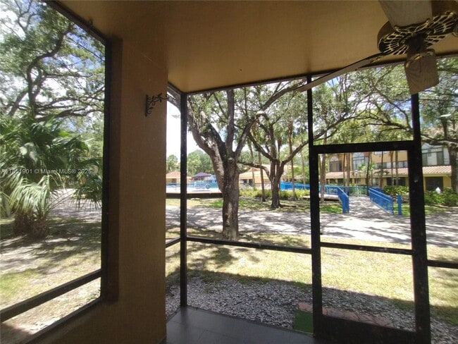 Building Photo - 15509 N Miami Lakeway Unit 102 Rental