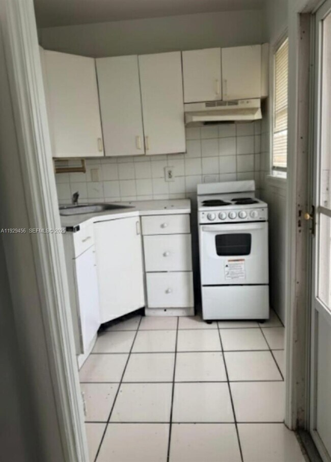 Photo - 1820 Funston St Unidad A