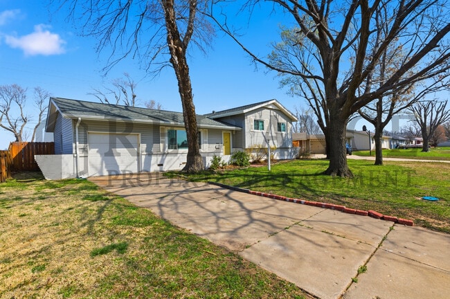 Photo - 8300 W 9th St N