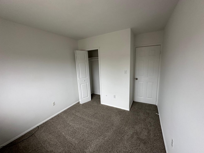 Photo - 620 London Rd