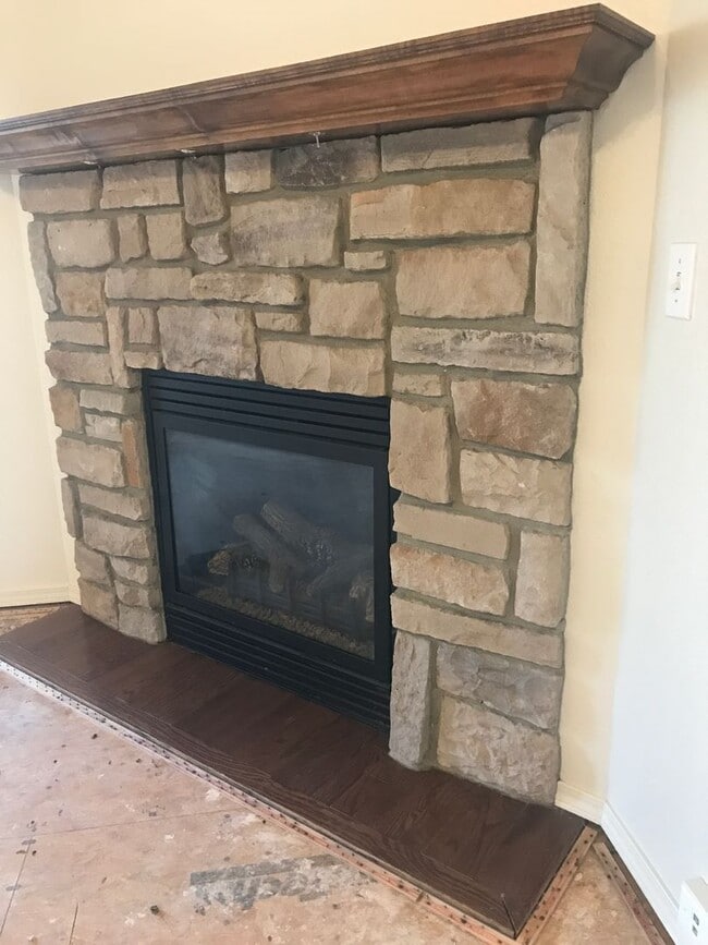 Photo - Executive Rental - Charming 3-bedroom 2 bath 2 car garage-available to view now