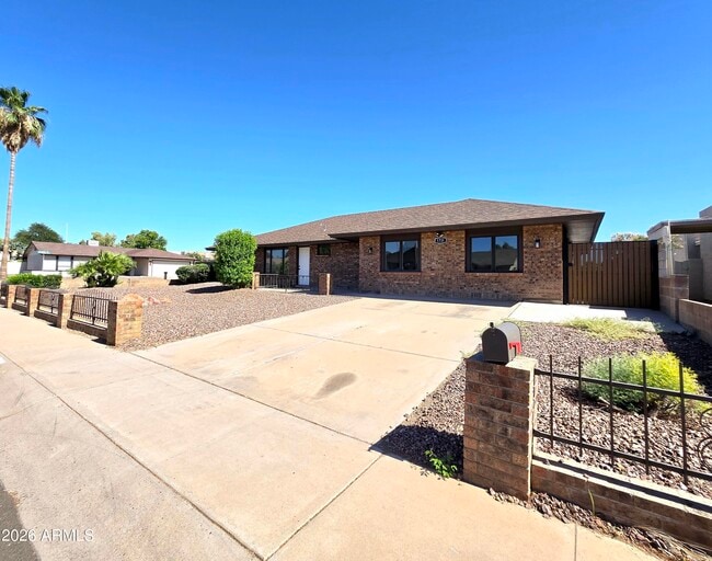 Photo - 1731 E Redfield Rd