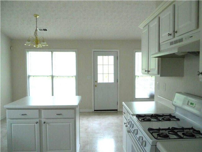 Photo - 301 Yarbrough Ct