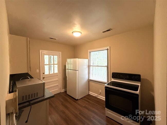 Photo - 2729 Bancroft St Unit 4