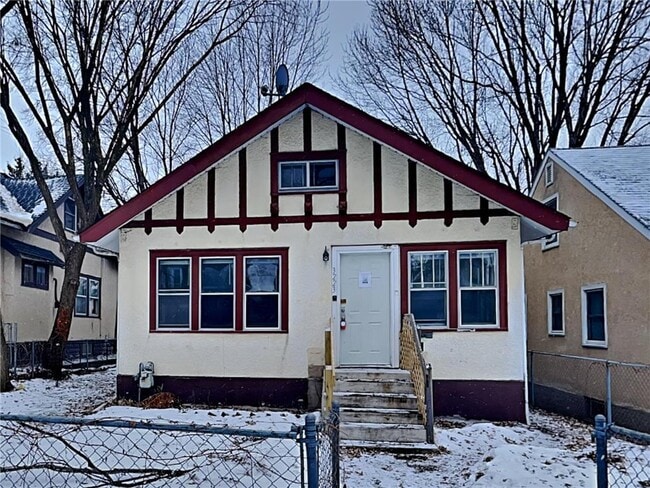 Building Photo - 3223 N Aldrich Ave