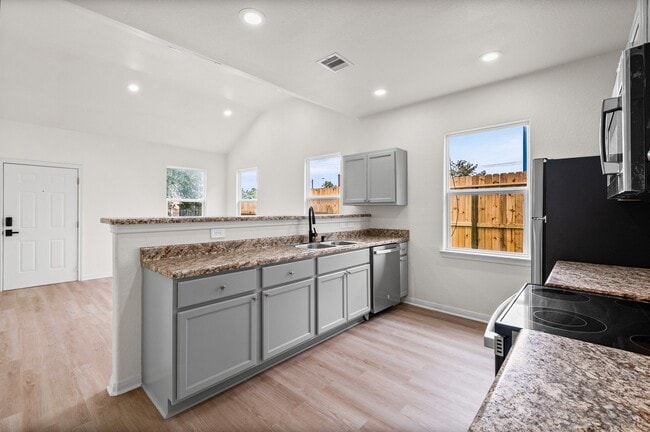 Photo - 4415 Castor St