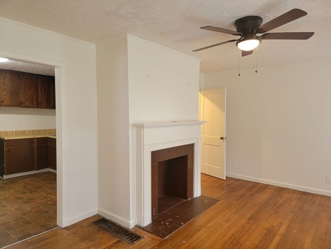 Photo - Affordable Living $1100 - Marta, AUC and C...