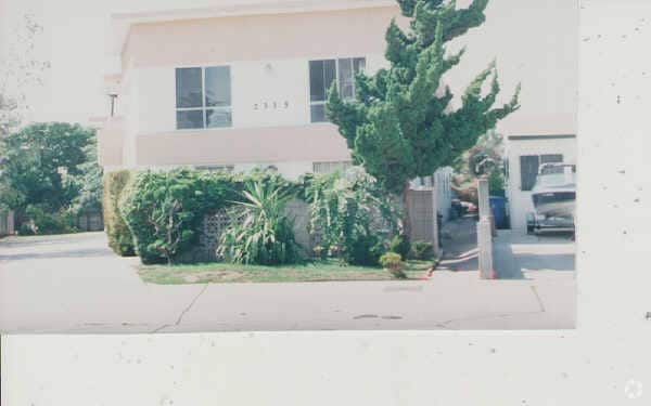 Building Photo - 2335 Chariton St
