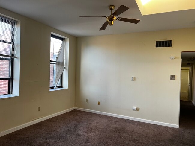 Building Photo - 67 Washington St Unit 204J