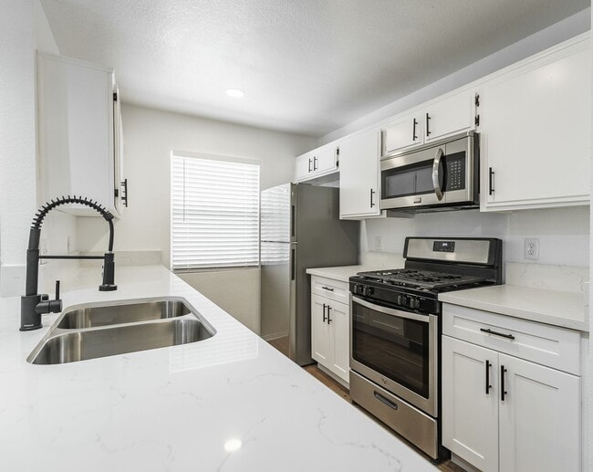 Photo - 226 South Serrano