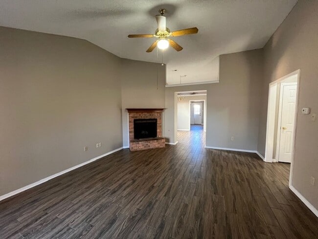 Photo - Renovated 2 Bedroom 2 Bath Home with 2 Car Garage for Rent!