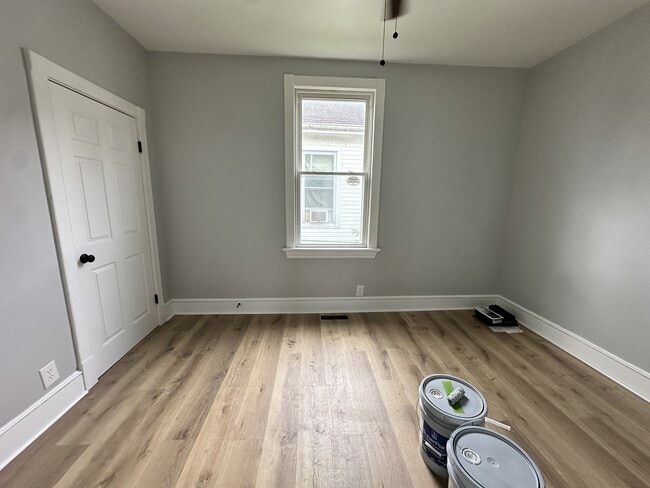 Photo - 2309 Elbe Ave