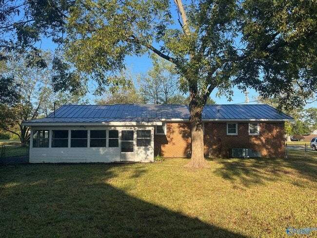 Photo - 212 Cherry St NW