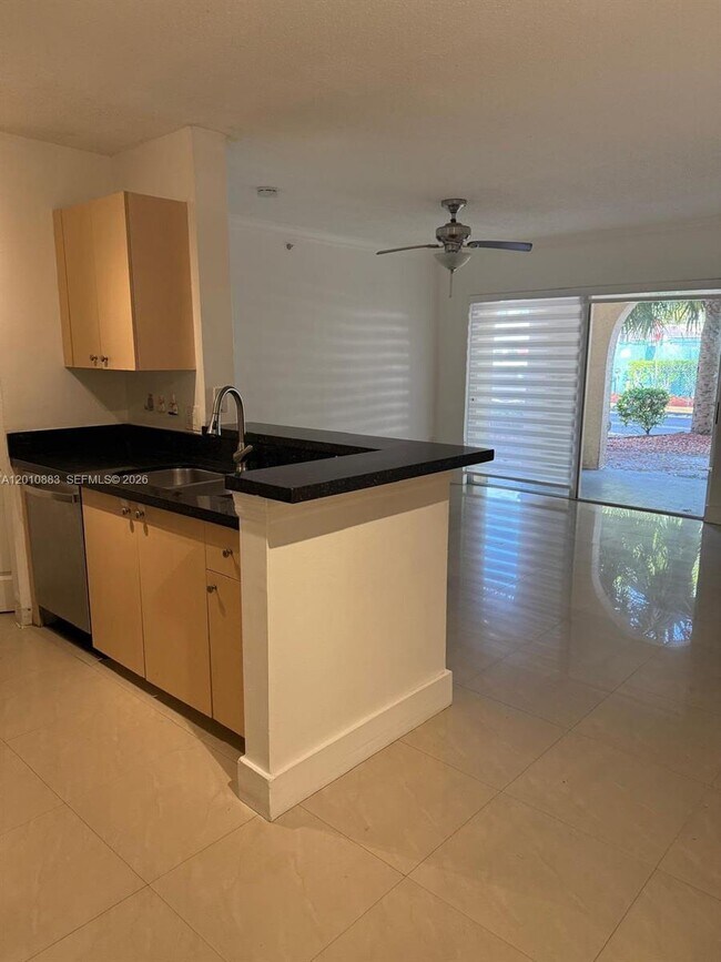 Photo - 2433 Centergate Dr Unidad 107
