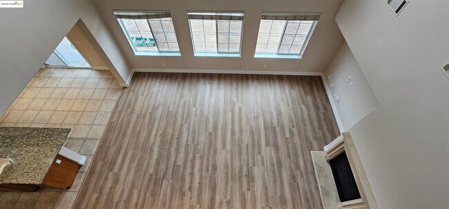 Photo - 1876 Tarragon Dr