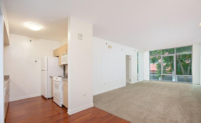 Photo - 425 W Beech St Unidad 327