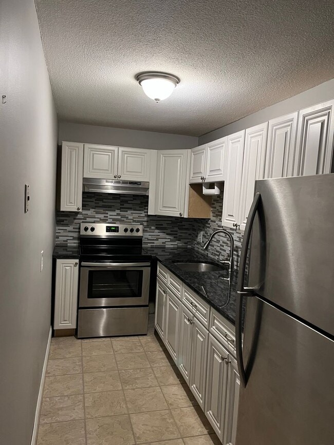 Building Photo - 17 Silvestri Cir Unit 11