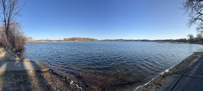 Building Photo - 3290 N Shore Dr