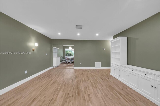 Photo - 3145 Segovia St