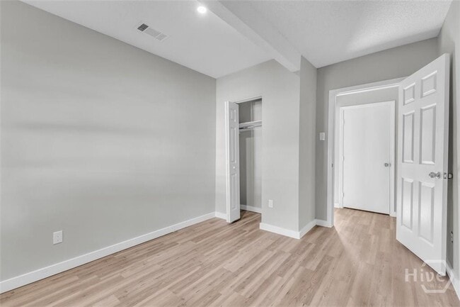 Photo - 832 W 44th St Unit 832 W 44th St