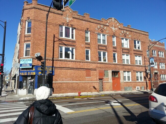 Building Photo - 2350 W Augusta Blvd Unit 2-W Rental