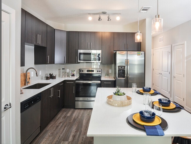 2BD, 2BA - 1120SF - Kitchen