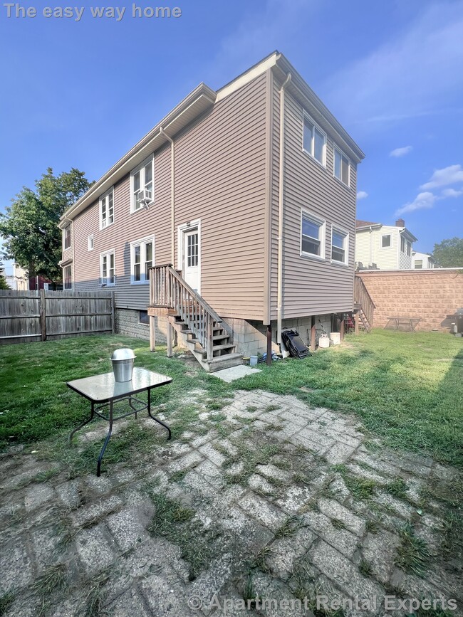 Photo - 122 First St
