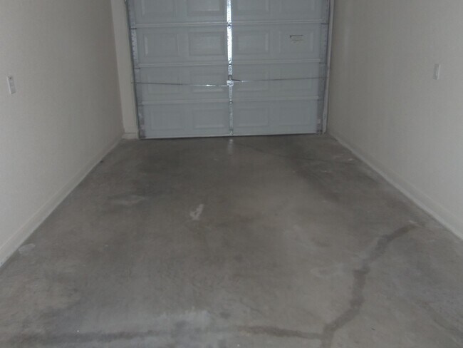 Building Photo - 2810 Windmill Ct Unit A