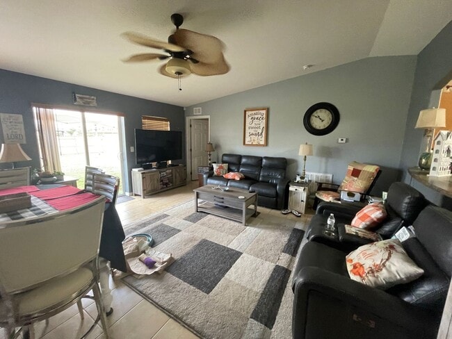 Photo - 1034 Glencove Ave NW