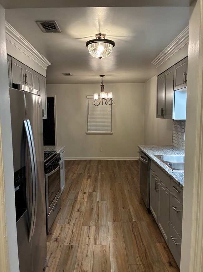 Photo - 20 Rosemunn Dr Unit A