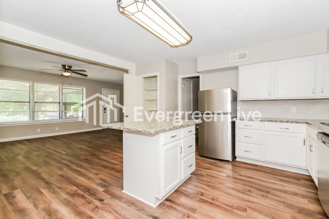 Photo - 3504 Hilton Dr