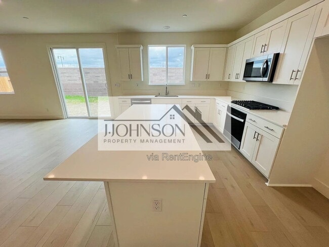 16492 Bandon Ln