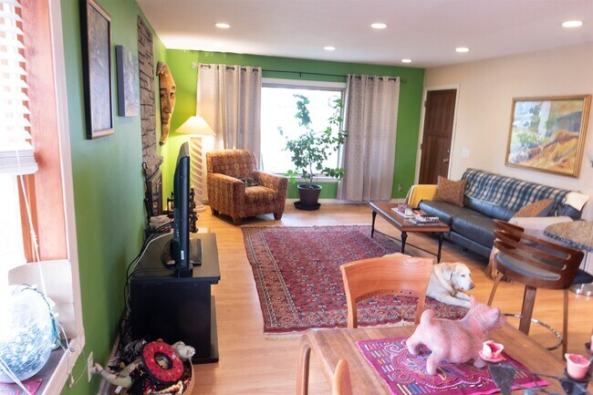 Photo - 157 Corry St