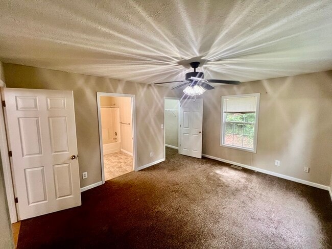 Photo - 180 Stone Henge Ln