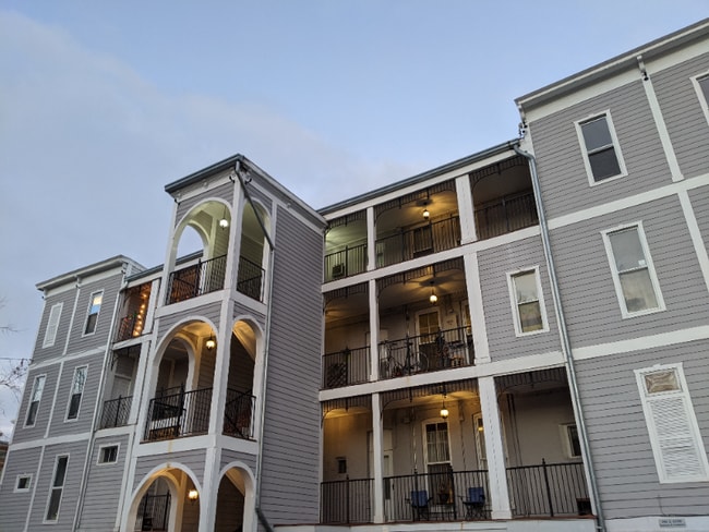 Building Photo - 346 S Rose St Unit G