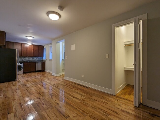 Building Photo - 556 W Arlington Pl Unit 012 Rental