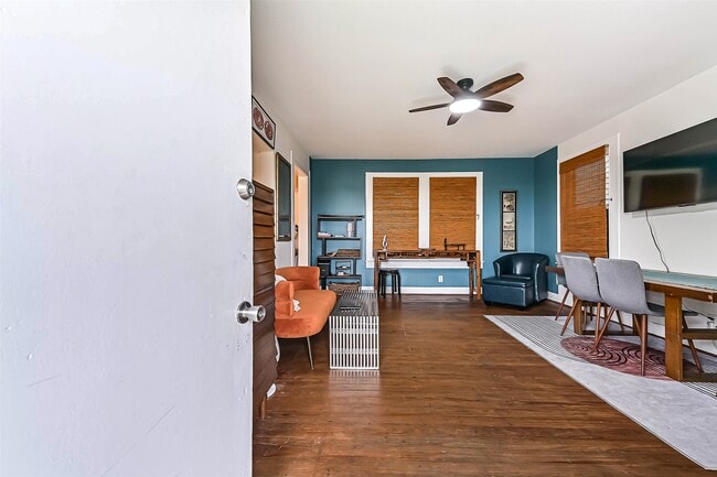 Photo - 1915 44th St Unit UP
